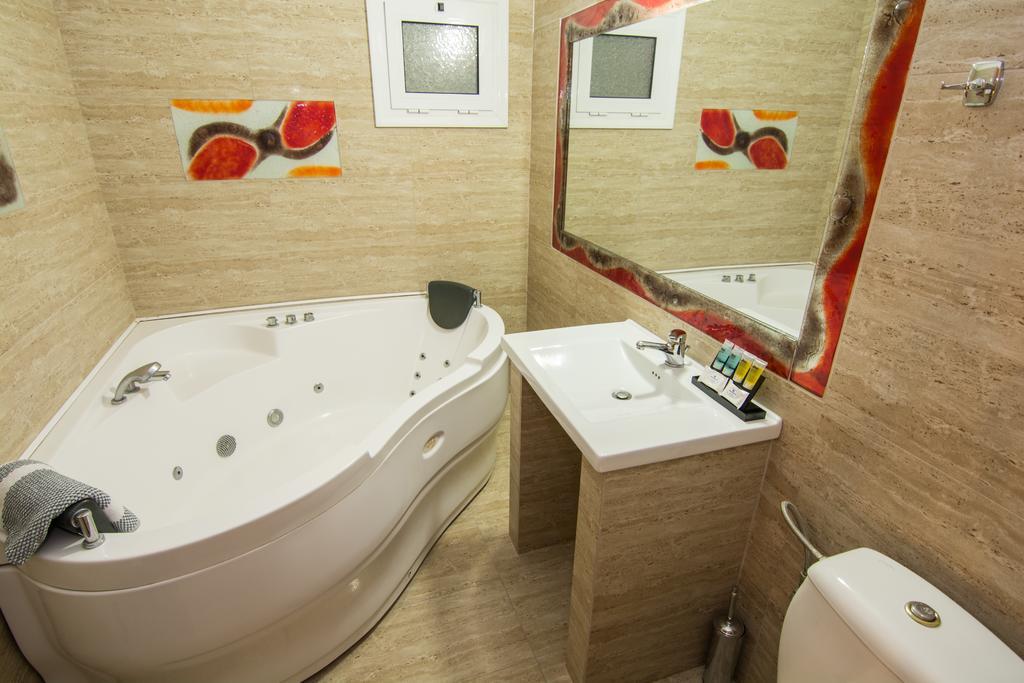 Hotel Alexandros Doxato エクステリア 写真